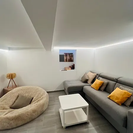 Triplex Apartment *